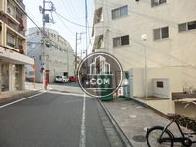 山手道路の反対側にも道路があります。