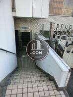 山手通り側の出入口へは階段を使用します。