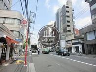 交通量の多い通りです