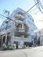 どっしりとした印象の建物