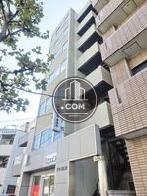 地上から見上げた外観