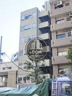 対面側に警察署がございます