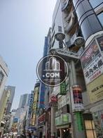 センター街の中ですので周囲は賑やかな繁華街