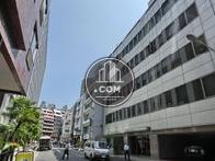 こち直進しますと溜池山王駅です。
