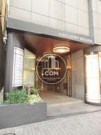 間口の広い玄関口前