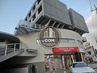 円形型の建物です