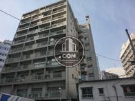 大通りの裏側からの外観です