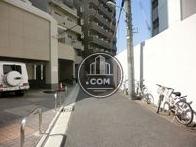 人通りの少ない、静かな通りです
