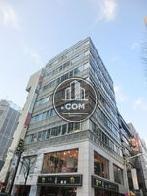 角地に建ち、視認性は抜群です