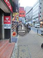 沢山の店舗が建ち並びます