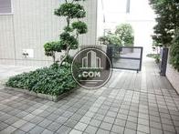 東側通用口