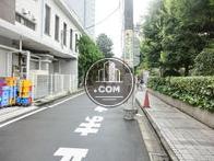 隣接する西側通り