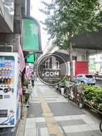 街路樹のある通り