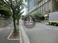 車通りが少なく平穏な通りです