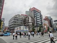 田町駅西口駅前にあります