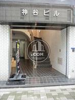 重厚感のある入口です