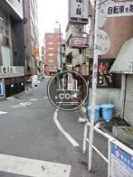 側面側は飲食の店舗が多めです