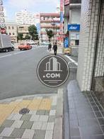 駅近で人の往来も多めです