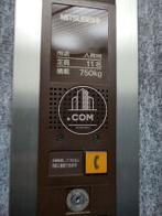 エレベーター11名乗り