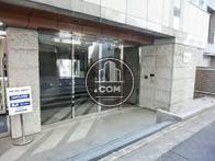 全面ガラスで構成された入口