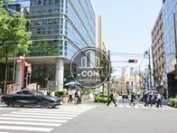 隣接する通り沿い