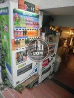 入口付近にある自動販売機です
