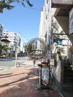 広く確保された歩道
