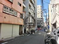 裏通りは車があまり通りません