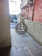 玄関を出て通りを見た視点