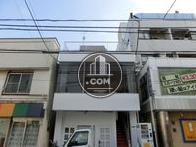 コンパクトな建物です