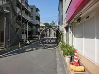 玄関が面している側の道路です