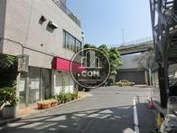正面玄関前から大通り方面