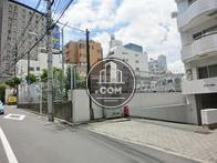 新宿通りに直結しています