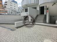 建物前面を撮影。ゆとりがあります