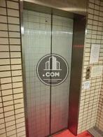 エレベーターの乗り場前