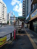 建物前の歩道