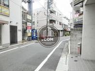 玄関前の歩道
