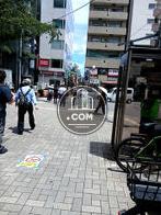 建物前の歩道