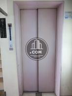 淡いピンクのエレベーターです