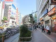 建物正面は駐輪場にもなっています