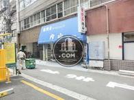 一階部分には店舗が何件か入っております