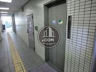 エントランスはタイル張りになります
