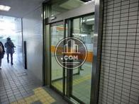 エントランス部分にも郵便局の出入り口があります。
