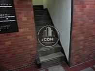 グレーの階段です