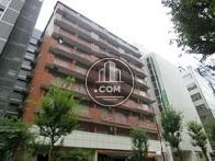 茶褐色のビルです