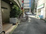 正面入口から見た周辺です