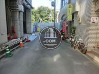 正面入口から見た周辺です