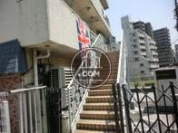 2階にテナント様が入店されています