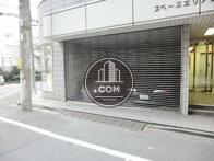 玄関横に２台の駐車スペースがあります