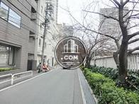 全面道路左手は首都高速入口があります